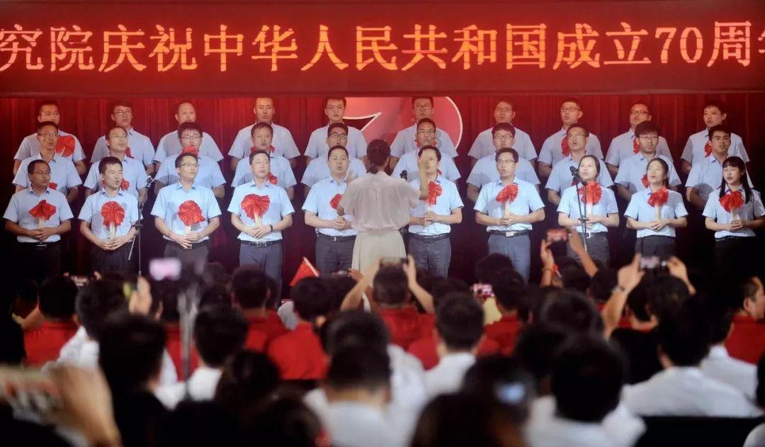 救援可爱小松鼠